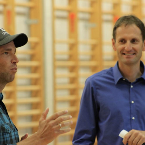 Benni Raich im Bild mit Sportkoordinator Zangerl Karl Heinz