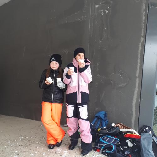 2m Spaß im Schnee
