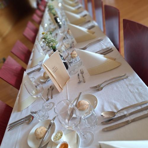 **Music & Dinner**