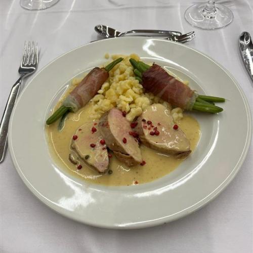 **Music & Dinner**