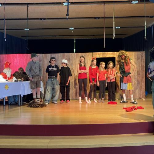 Theaterstück „HSDW“ – Himmel sucht den Weihnachtsmann