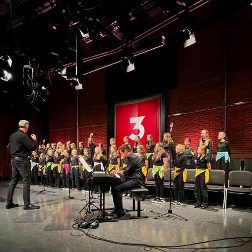 Schulchor der MMS Paznaun zu Gast im ORF Tirol