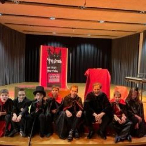 Blutjunge Vampire erobern die MMS Paznaun: Eine Lesenacht voller Spaß und Schrecken