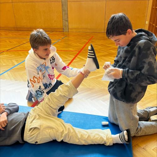 Erste-Hilfe-Tag der 4. Klassen