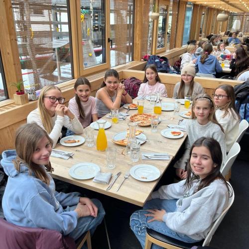 Singen macht hungrig – Pizza für den Schulchor