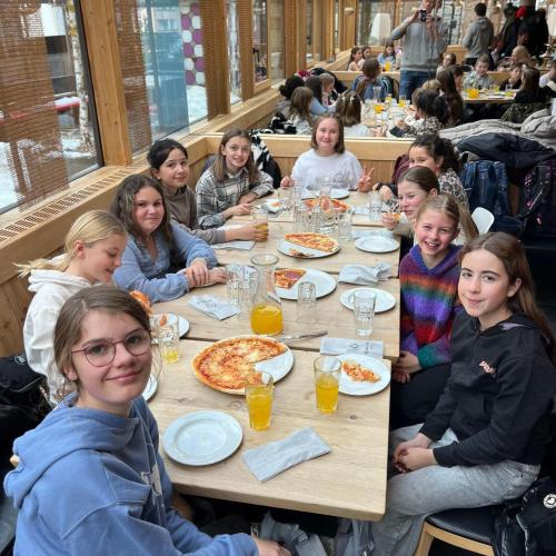 Singen macht hungrig – Pizza für den Schulchor