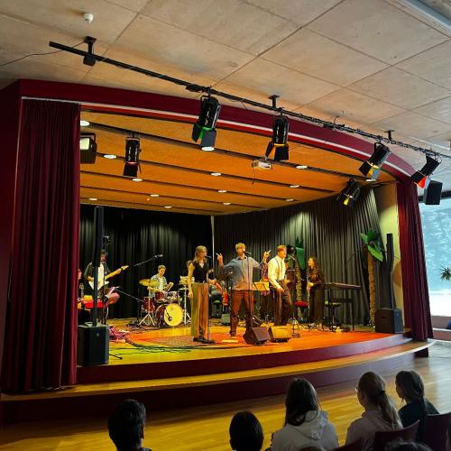 Eine Musikreise durch die Zeiten mit „between the lines“