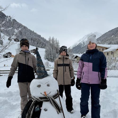 Zwischen Schneeballschlacht und Schneemann-Challenge...