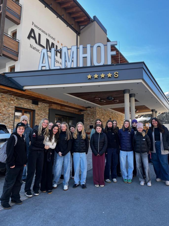 Von der Käseproduktion bis zum Hotelbetrieb: Exkursion nach Galtür