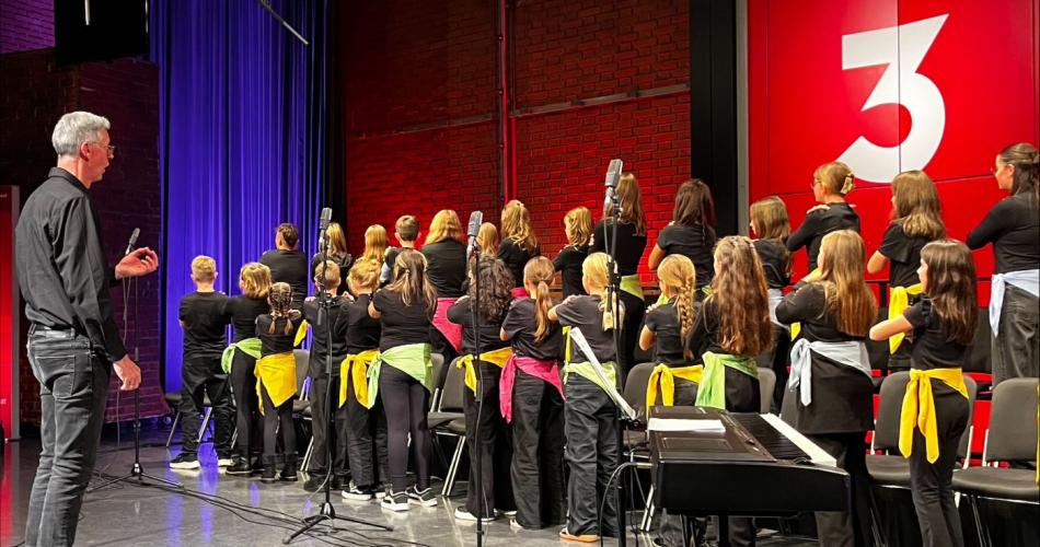 Schulchor der MMS Paznaun zu Gast im ORF Tirol