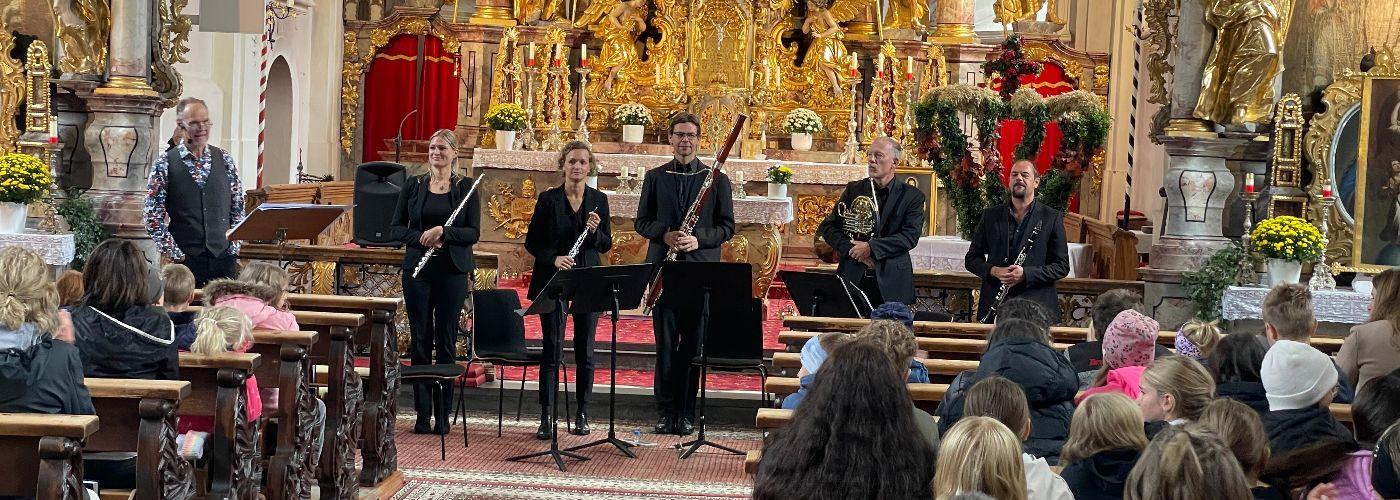 Musikklassen bei „Peter und der Wolf“