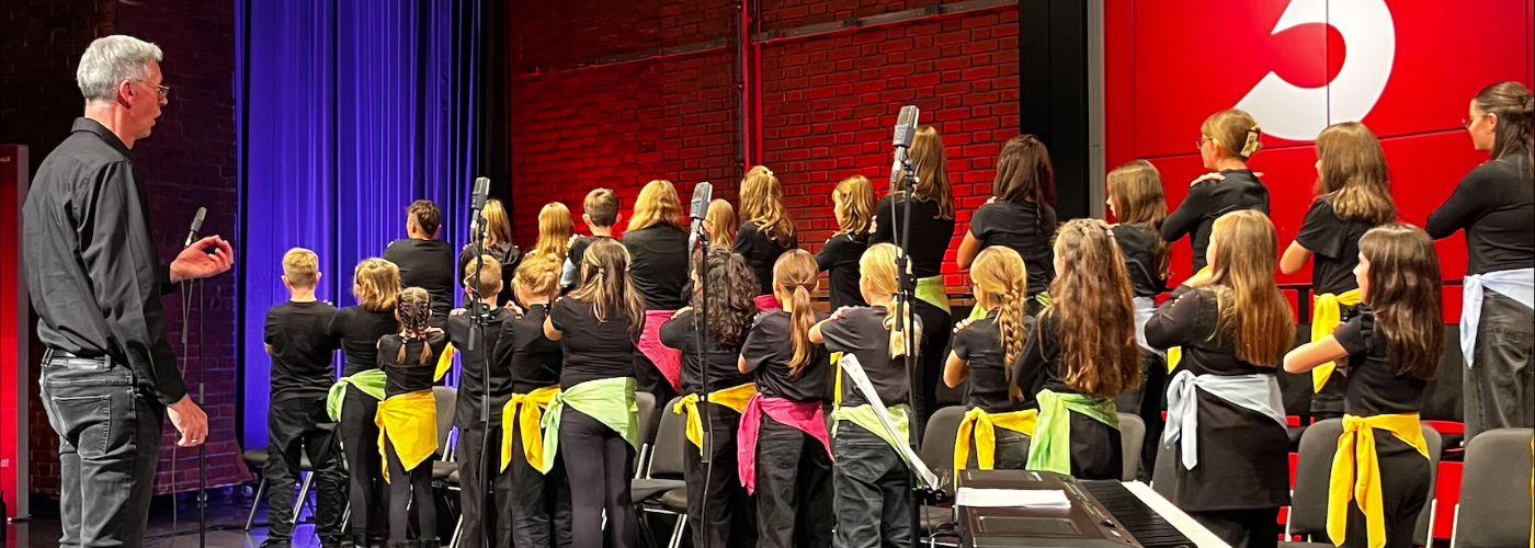 Schulchor der MMS Paznaun zu Gast im ORF Tirol